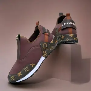 Tenis lv con apliques en caucho