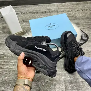 BALENCIAGA TRIPLE S NEGRO