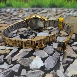 Reloj Mujer Qyq Q649-010y Dorado Acero