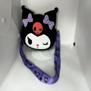 BOLSO CON DISEÑO DE KUROMI PEQUEÑO