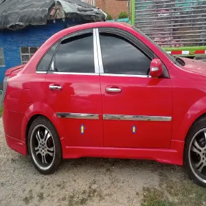 plaqueta lateral cromada chevrolet optra