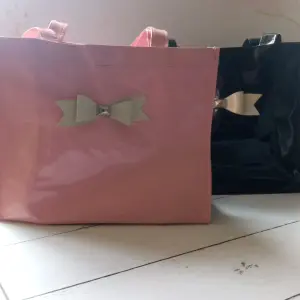 Bolso en Tela Sintetica Brillante