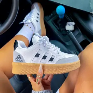 TENIS ADIDAS