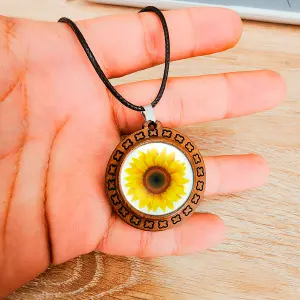 Collar Flor Girasol Mujer Detalle