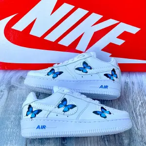 Tenis infantiles de Mariposas Azules