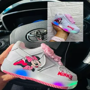 NIKE LUCES PERSONAJES