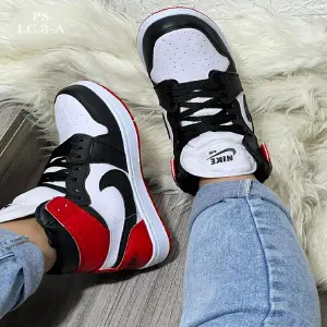 BOTA JORDAN RETRO 1