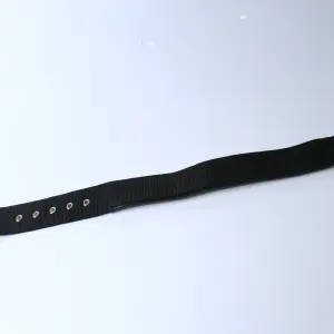 Collar con cuero sintético