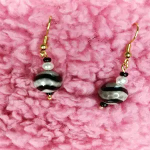 ( 5 ) ARETES MUJER BUENA CALIDAD