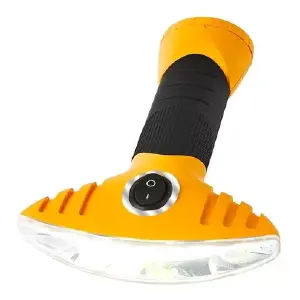 LINTERNA POSEE UN ANGULO DE 180 GRADOS D