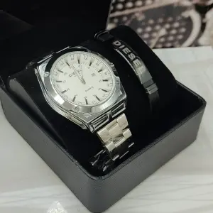 Reloj Disel + pulsera caballero