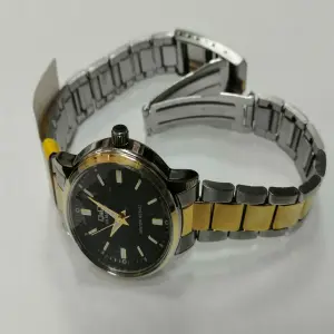 Reloj Qyq Mujer Q969j402y Acero Bicolor