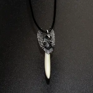 Collar Aguila Garra Colmillo +  estuche