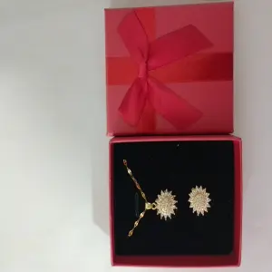 COMBO GIRASOL DORADO: Medallón, Anillo y Caja de Regalo - COMBO GIRASOL DORADO+ANILLO+ CAJA REGALO