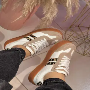 Tenis blancos con cafe y animal print