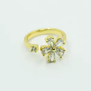 ANILLO DORADO FLOR BLANCA