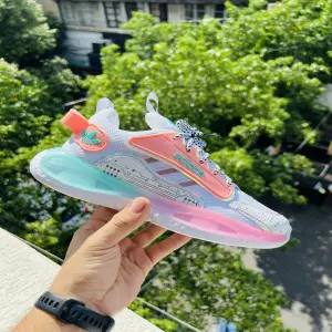 Adidas Dama y Caballero Eva R1