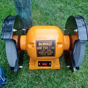 Esmeril de Banco de 8 Pulgadas DW