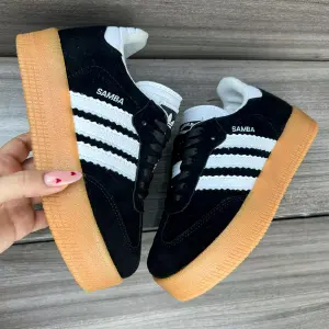 SAMBA NEGRO RALLA BLANCA SUELA ALTA