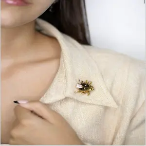 BROCHE PRENDEDOR PIN  MARIQUITAS