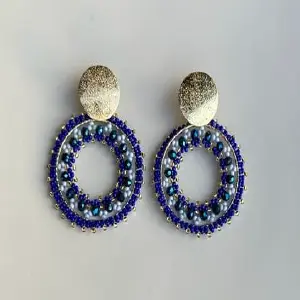 ARETA TEJIDA EN AZUL