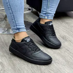NIKE LEYENDA