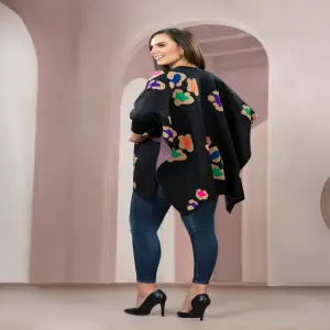 RUANA TEJIDA EN HILO DAMA 5306