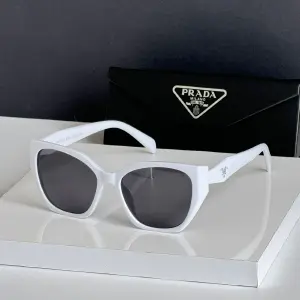 GAFAS PRADA