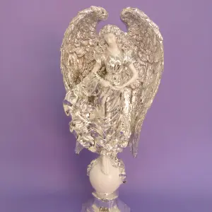 Ángel de porcelana plateado