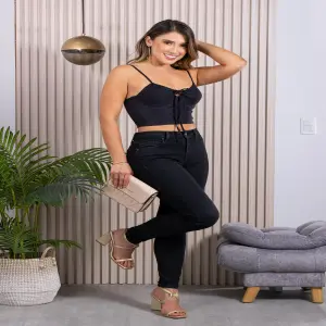 Top Seductor: Escote en V que Impacta