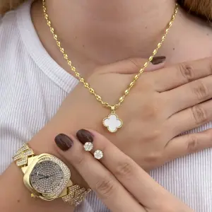 gucci trebol topos reloj