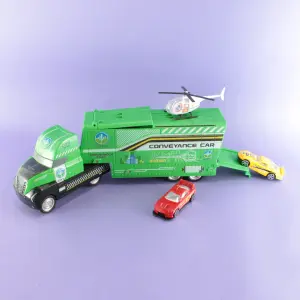 Niñera verde en caja
