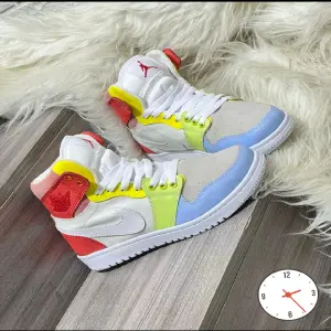JORDAN RETRO SUELA INYECTADA Y COSIDA