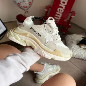 Balenciaga Triple S DAMA