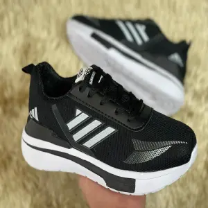 TENIS ADIDAS CAPELLADA