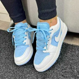 NIKE JORDAN