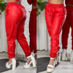 Jogger Cuerina Rojo