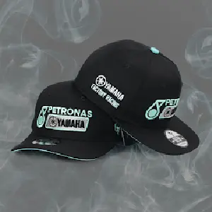 Gorra curva Petronas negra