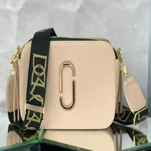 REF. BOLSO CARRIEL MARCS