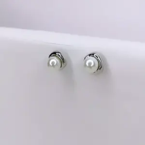 ARETA PLATEADA TOPO PERLA