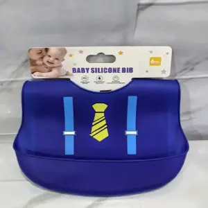 BABERO CON BOTON ESTAMPADOS IMPERMEABLE