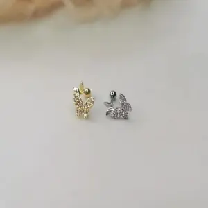 pircig de mariposas dorada y plateada