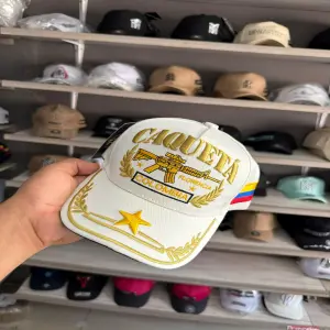 Gorra Belica DPTO Blanca: Elegancia y Estilo Militar - Gorra Belica DPTO Blanca