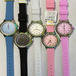 Reloj Q&Q dama silicona y piedras origin