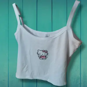 Camiseta crop esqueleto Hello kitty