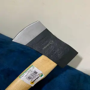 HACHA DE 1,5 LIBRAS CABO DE 30CMS