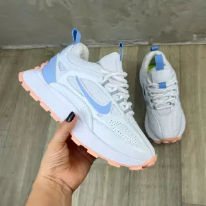 NIKE BAILLELLI AZUL CIELO