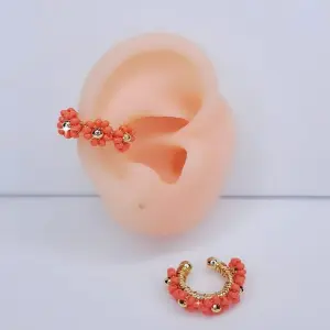 EARCUFF DORADO TEJIDO FLORES NARANGA