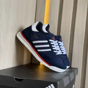 CALZADO DEPORTIVO ADIDAS SL72