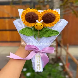 Ramo de 2 girasoles y abeja